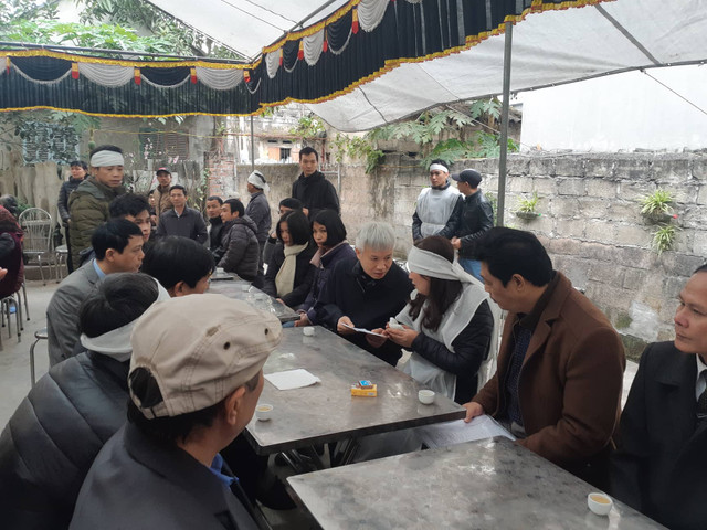 Tai nạn ở Hải Dương: Khăn tang phủ trắng một vùng quê - Hình 2 Tai nan o Hai Duong: Khan tang phu trang mot vung que-Hinh-2