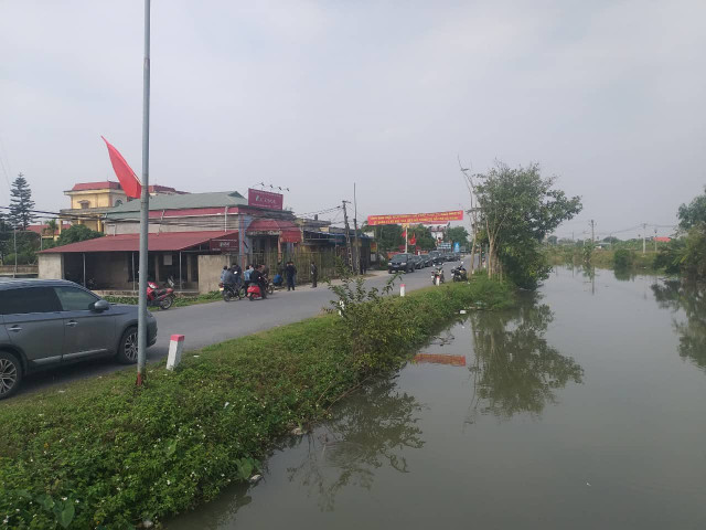 Nóng: Cướp ngân hàng Agribank tại Thái Bình giữa ban ngày - Hình 3 Nong: Cuop ngan hang Agribank tai Thai Binh giua ban ngay-Hinh-3