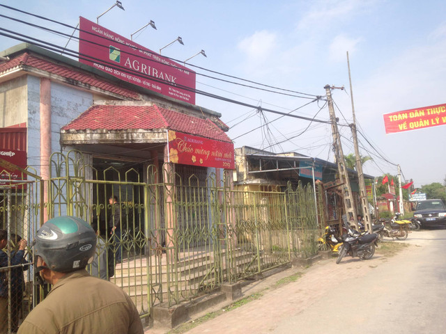 Nóng: Cướp ngân hàng Agribank tại Thái Bình giữa ban ngày - Hình 2 Nong: Cuop ngan hang Agribank tai Thai Binh giua ban ngay-Hinh-2