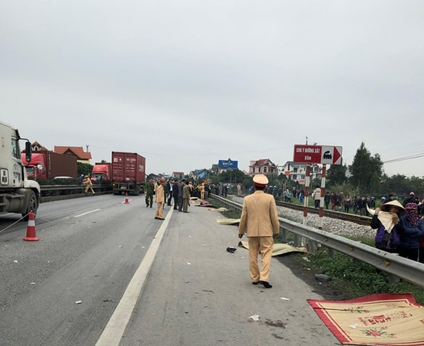 Tai nạn ở Hải Dương: Cận cảnh con đường an toàn mà đoàn cán bộ không chọn Tai nan o Hai Duong: Can canh con duong an toan ma doan can bo khong chon