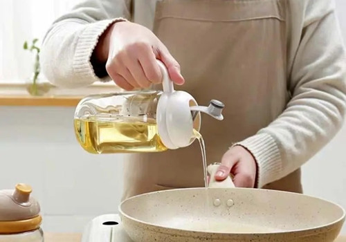 Sử dụng chai đựng dầu ăn sai cách, cặp vợ chồng cùng mắc ung thư gan Su dung chai dung dau an sai cach, cap vo chong cung mac ung thu gan