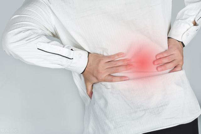 Bị đau lưng liên tục có thể liên quan 5 bệnh này Bi dau lung lien tuc co the lien quan 5 benh nay