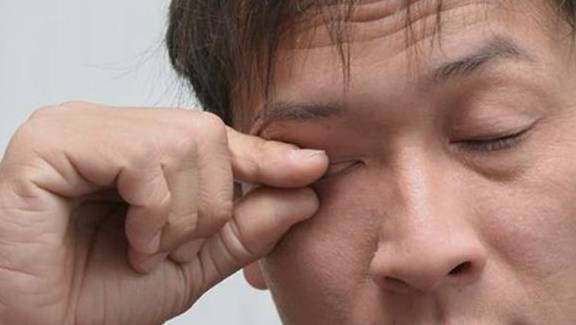 3 dấu hiệu xuất hiện sau khi ngủ dậy cần xét nghiệm máu ngay - Hình 3 3 dau hieu xuat hien sau khi ngu day can xet nghiem mau ngay-Hinh-3