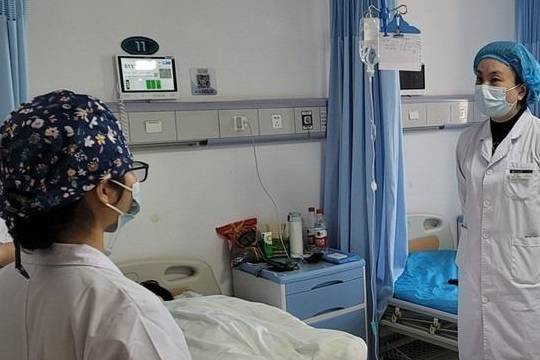 Đau chướng bụng, người phụ nữ mắc ung thu buồng trứng Dau chuong bung, nguoi phu nu mac ung thu buong trung