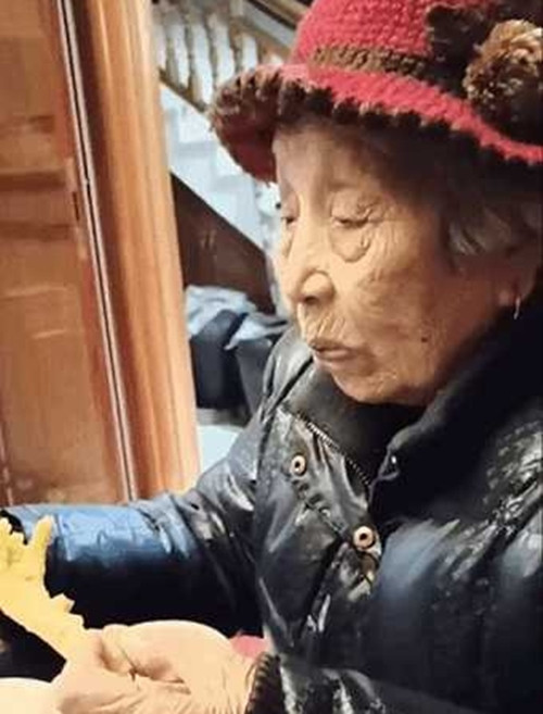 Bí quyết sống thọ và vô cùng minh mẫn của cụ bà 101 tuổi - Hình 2 Bi quyet song tho va vo cung minh man cua cu ba 101 tuoi-Hinh-2