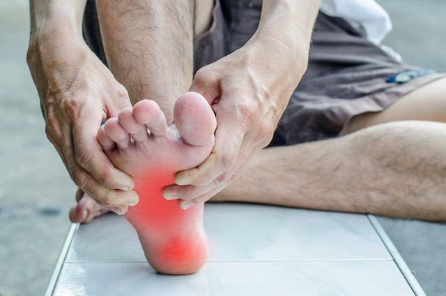 4 dấu hiệu ở chân là tín hiệu "báo động đỏ" từ thận - Hình 3 4 dau hieu o chan la tin hieu