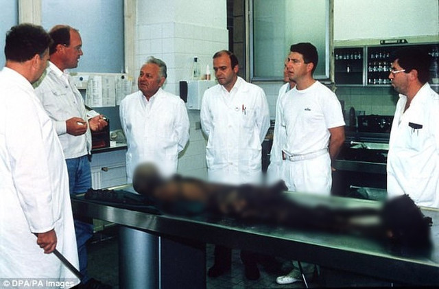 Xác ướp người băng Otzi được bảo quản nguyên vẹn đến mức khó tin - Hình 6 Xac uop nguoi bang Otzi duoc bao quan nguyen ven den muc kho tin-Hinh-6