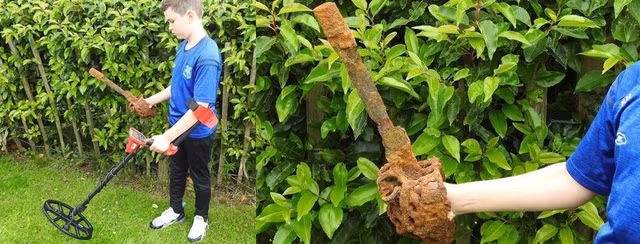 Cau be 10 tuoi dung may do kim loai tim thay bao kiem 300 tuoi