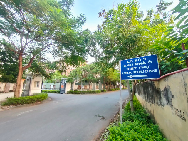 Cận cảnh khu biệt thự Hoa Phượng tiền tỷ bị bỏ hoang hơn 10 năm - Hình 2 Can canh khu biet thu Hoa Phuong tien ty bi bo hoang hon 10 nam-Hinh-2