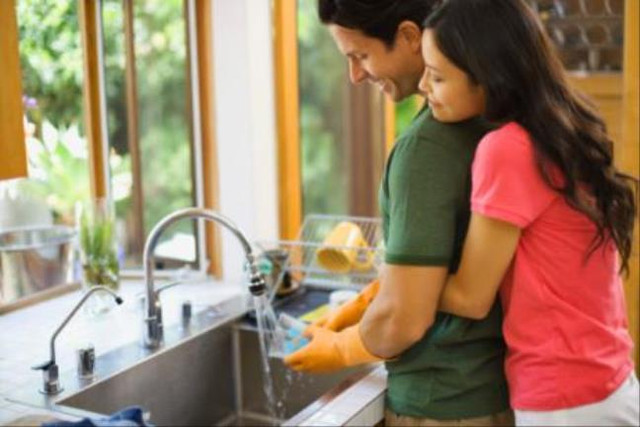 Đàn ông tích cực rửa bát sẽ giúp thăng hoa hơn khi ân ái - Hình 9 Dan ong tich cuc rua bat se giup thang hoa hon khi an ai-Hinh-9