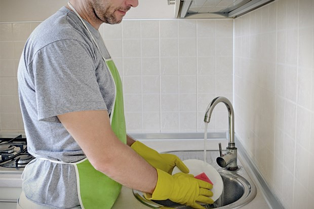 Đàn ông tích cực rửa bát sẽ giúp thăng hoa hơn khi ân ái - Hình 2 Dan ong tich cuc rua bat se giup thang hoa hon khi an ai-Hinh-2