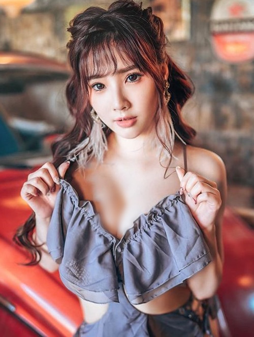 Hotgirl gợi cảm Little Apple hóa thân thành hầu gái Hotgirl goi cam Little Apple hoa than thanh hau gai