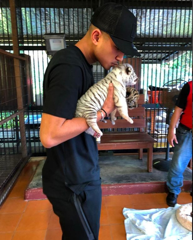 Chân dung cầu thủ Brunei giàu nhất thế giới: Đẹp trai, sành điệu - Hình 7 Chan dung cau thu Brunei giau nhat the gioi: Dep trai, sanh dieu-Hinh-7