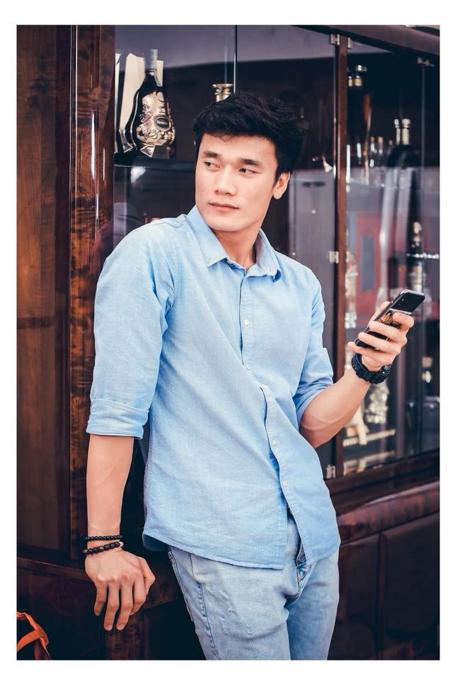 Thủ môn Bùi Tiến Dũng chất lừ với loạt trang phục hàng hiệu - Hình 8 Thu mon Bui Tien Dung chat lu voi loat trang phuc hang hieu-Hinh-8