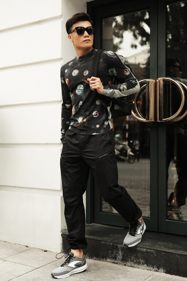 Thủ môn Bùi Tiến Dũng chất lừ với loạt trang phục hàng hiệu - Hình 3 Thu mon Bui Tien Dung chat lu voi loat trang phuc hang hieu-Hinh-3