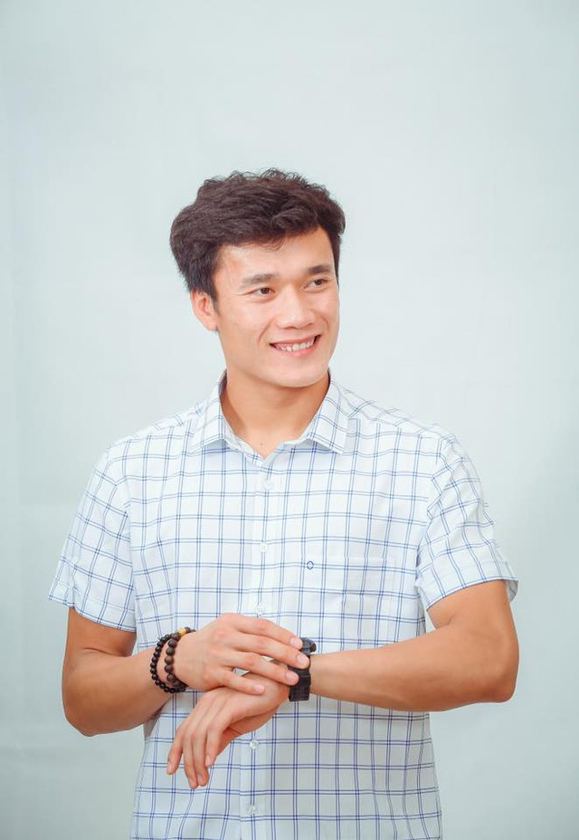 Thủ môn Bùi Tiến Dũng chất lừ với loạt trang phục hàng hiệu - Hình 9 Thu mon Bui Tien Dung chat lu voi loat trang phuc hang hieu-Hinh-9