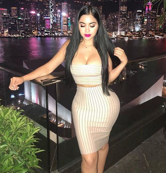 Phong cách thời trang “nóng bỏng” của người mẫu có vòng 3 hơn 1m - Hình 11 Phong cach thoi trang “nong bong” cua nguoi mau co vong 3 hon 1m-Hinh-11