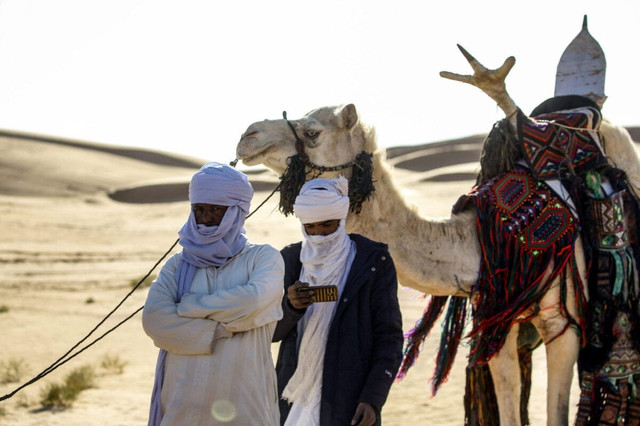 Đến thăm bộ tộc đàn ông đeo khăn che mặt, vợ chán phải ly hôn - Hình 6 Den tham bo toc dan ong deo khan che mat, vo chan phai ly hon-Hinh-6