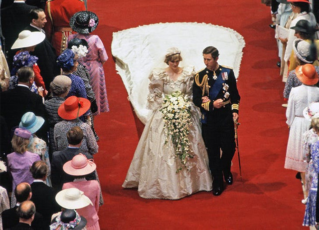 Bi mat thu vi ve doi giay cuoi cua Cong nuong Diana-Hinh-3