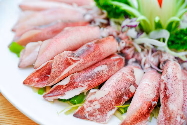 Mon ngon dac san Cat Ba niu chan du khach, da den la phai thu-Hinh-10