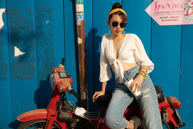 Soi gu thời trang của Người đẹp Nhân ái bị tố quỵt nợ 1,5 tỷ đồng Soi gu thoi trang cua Nguoi dep Nhan ai bi to quyt no 1,5 ty dong