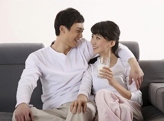 Bực tức việc vợ không cho chuyện ấy, chồng mong trộm vào nhà Buc tuc viec vo khong cho chuyen ay, chong mong trom vao nha