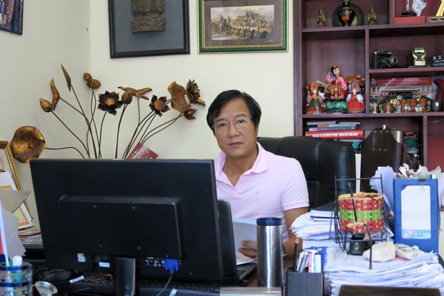 Bố chồng “Nàng dâu order” trẻ trung lịch lãm trong đời thường - Hình 2 Bo chong “Nang dau order” tre trung lich lam trong doi thuong-Hinh-2