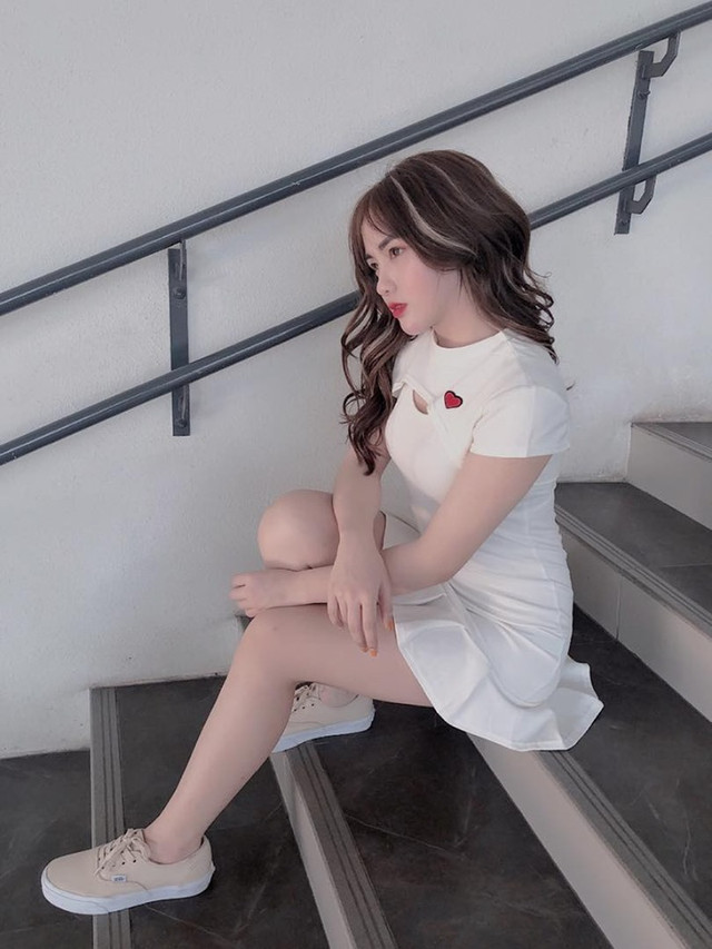 Cháu gái Quang Cuốn phô bày trang phục sexy trên mạng - Hình 4 Chau gai Quang Cuon pho bay trang phuc sexy tren mang-Hinh-4