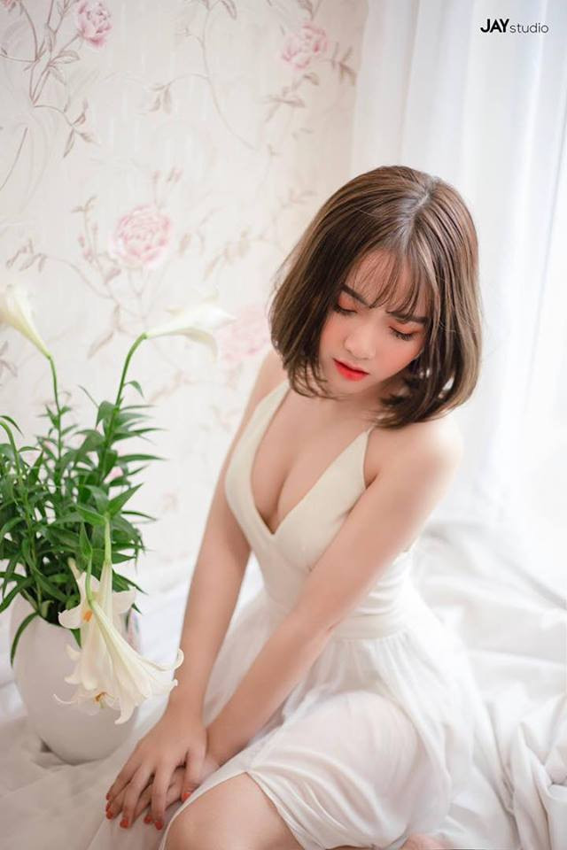 Cháu gái Quang Cuốn phô bày trang phục sexy trên mạng - Hình 5 Chau gai Quang Cuon pho bay trang phuc sexy tren mang-Hinh-5