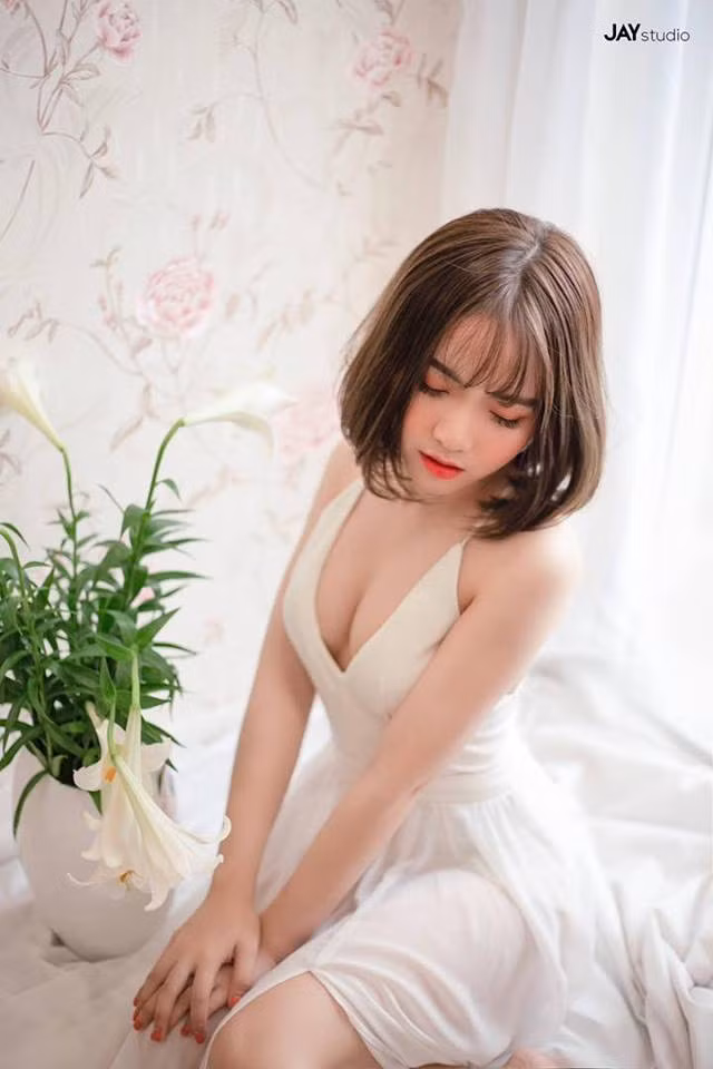 Chau gai Quang Cuon pho bay trang phuc sexy tren mang-Hinh-5