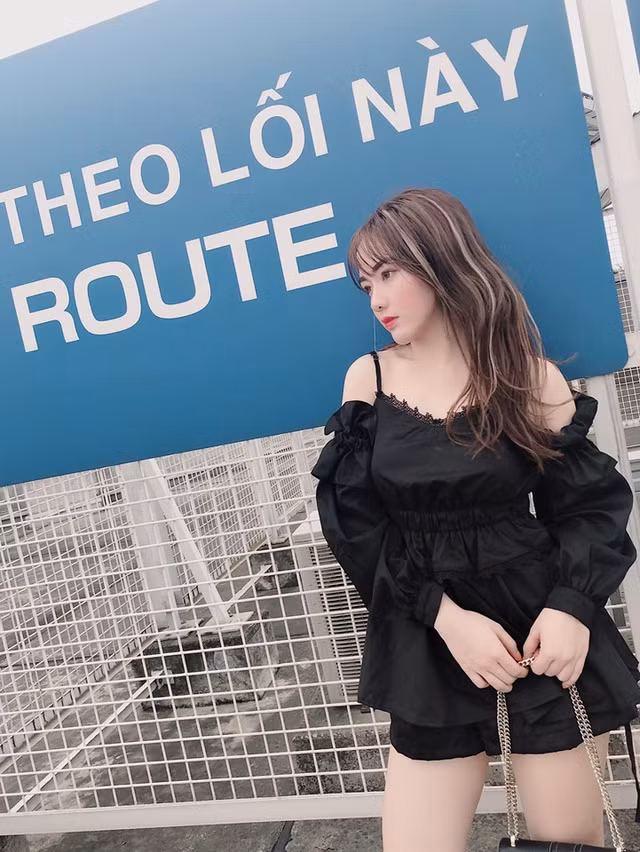 Chau gai Quang Cuon pho bay trang phuc sexy tren mang-Hinh-3