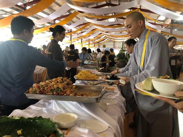 Các khách mời của Đại lễ Vesak 2019 ăn gì? - Hình 4 Cac khach moi cua Dai le Vesak 2019 an gi?-Hinh-4
