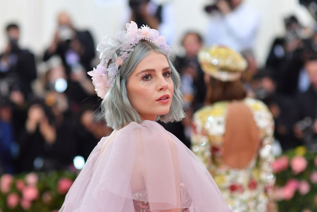 Met Gala: Nơi tôn vinh những phong cách trang điểm quái dị - Hình 11 Met Gala: Noi ton vinh nhung phong cach trang diem quai di-Hinh-11