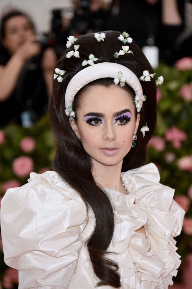 Met Gala: Nơi tôn vinh những phong cách trang điểm quái dị - Hình 10 Met Gala: Noi ton vinh nhung phong cach trang diem quai di-Hinh-10