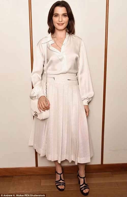 Vi sao lan da va sac voc cua vo “diep vien 007” cang mong du gan 50 tuoi?-Hinh-6