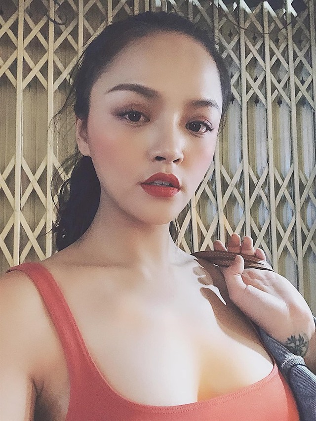 Tranh thủ ngắm gu thời trang quyến rũ của cô chị cả phim “Về nhà đi con” Tranh thu ngam gu thoi trang quyen ru cua co chi ca phim “Ve nha di con”