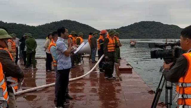 Ném bom xăng vào đoàn cưỡng chế, nhiều cán bộ Quảng Ninh bị thương: Tạm giữ hình sự một số người Nem bom xang vao doan cuong che, nhieu can bo Quang Ninh bi thuong: Tam giu hinh su mot so nguoi