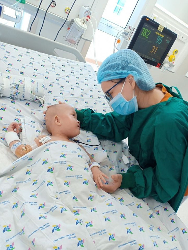 “Tan chảy” nụ cười hạnh phúc của Trúc Nhi - Diệu Nhi khi gặp bố mẹ - Hình 5 “Tan chay” nu cuoi hanh phuc cua Truc Nhi - Dieu Nhi khi gap bo me-Hinh-5