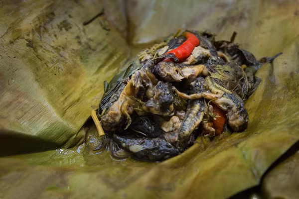 Mon an kinh di cua Thai Lan - nong noc hap la chuoi