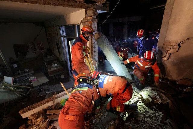 Sửng sốt loạt hiện tượng bí ẩn xảy ra trước động đất ở Trung Quốc Sung sot loat hien tuong bi an xay ra truoc dong dat o Trung Quoc