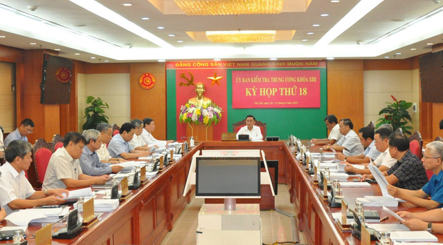Giám đốc CDC nhận hối lộ và loạt lãnh đạo Hải Dương bị xem xét kỷ luật trong vụ án kit test Giam doc CDC nhan hoi lo va loat lanh dao Hai Duong bi xem xet ky luat trong vu an kit test