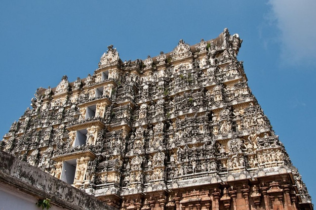 Đền Sree Padmanabhaswamy nổi tiếng linh thiêng, có kho báu ngầm nghìn tỷ - Hình 5 Den Sree Padmanabhaswamy noi tieng linh thieng, co kho bau ngam nghin ty-Hinh-5