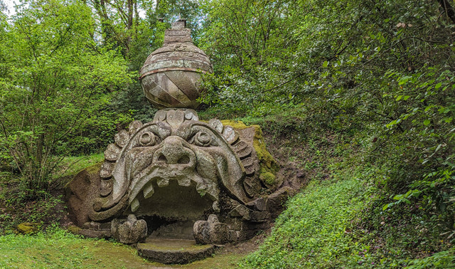 Khu vuon quai vat khien nhieu nguoi so hai khi dao buoc-Hinh-3