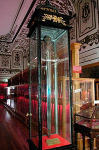 Các thanh kiếm huyền thoại gắn liền với nhiều nhân vật lịch sử - Hình 7 Cac thanh kiem huyen thoai gan lien voi nhieu nhan vat lich su-Hinh-7