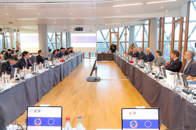 Thủ tướng mong muốn EIB sớm ký hiệp định vay vốn 2 dự án Metro để triển khai nhanh - Hình 2 Thu tuong mong muon EIB som ky hiep dinh vay von 2 du an Metro de trien khai nhanh-Hinh-2