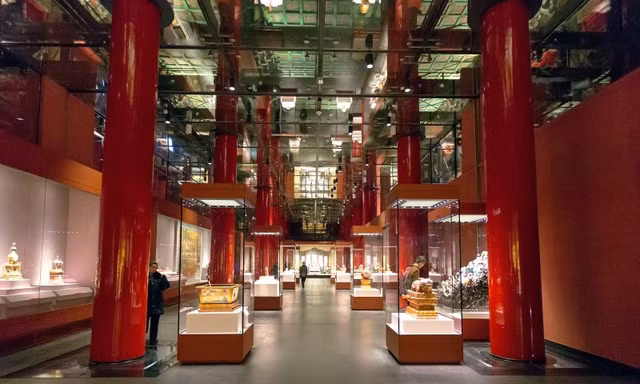 9 bau vat trong Tu Cam Thanh ma trom nem vao thung rac-Hinh-9