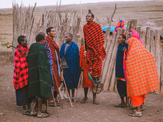 Vi sao bo toc nguoi Maasai lay phan trau bo de xay nha?-Hinh-7