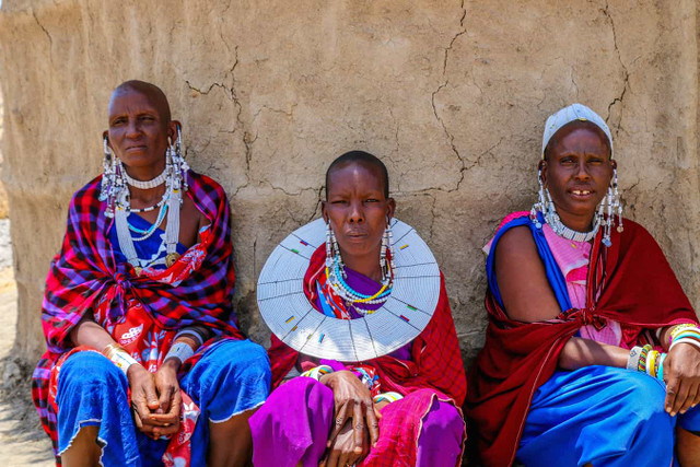 Vì sao bộ tộc người Maasai lấy phân trâu bò để xây nhà? - Hình 3 Vi sao bo toc nguoi Maasai lay phan trau bo de xay nha?-Hinh-3