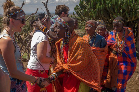 Vì sao bộ tộc người Maasai lấy phân trâu bò để xây nhà? - Hình 9 Vi sao bo toc nguoi Maasai lay phan trau bo de xay nha?-Hinh-9