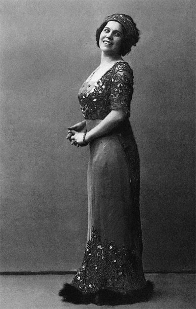 Ca sĩ yêu thích của Sa hoàng Nicholas II chính là điệp viên nổi tiếng Ca si yeu thich cua Sa hoang Nicholas II chinh la diep vien noi tieng